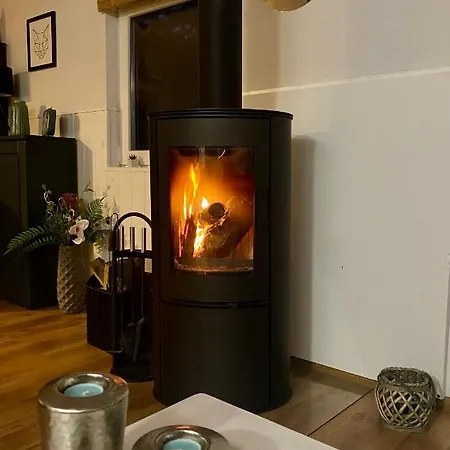 Dom Nad Jeziorem - House By The - Bory Tucholskie Дом отдыха Borzechowo